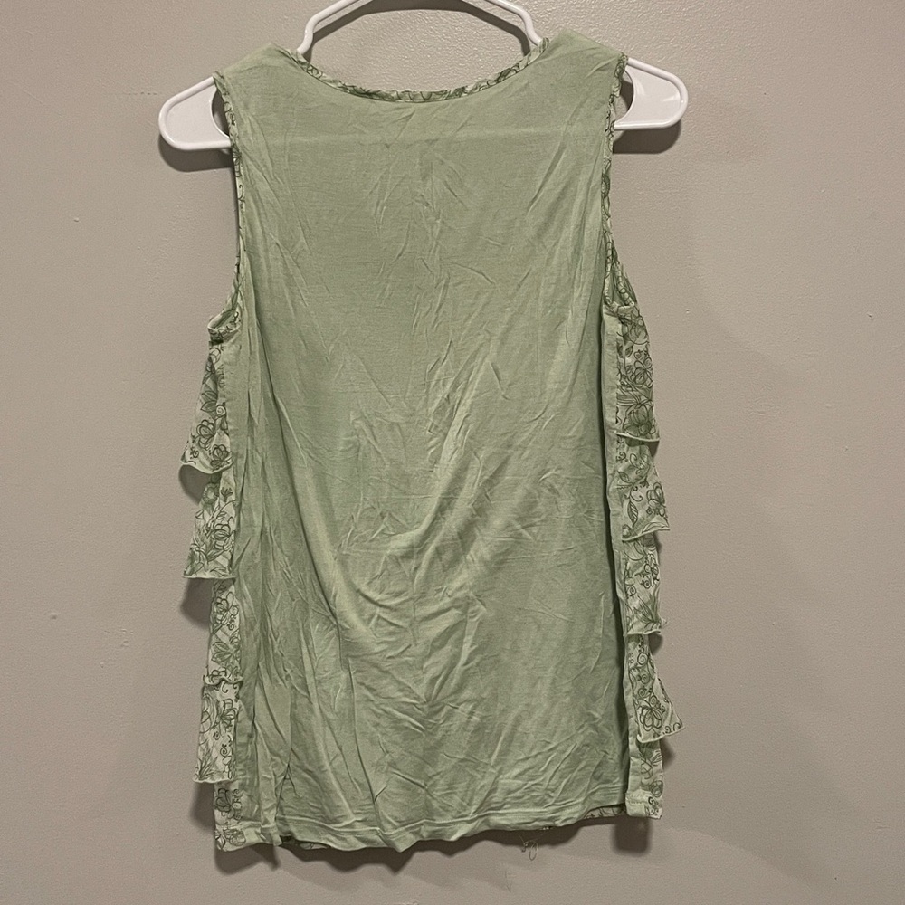 Northern Reflections Green Floral Ruffle Tank Top - Picture 5 of 6